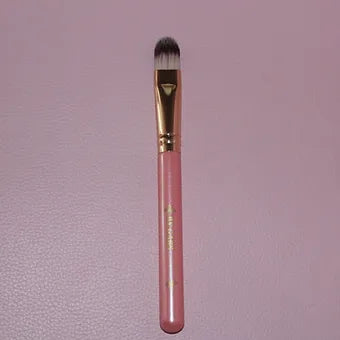 Flat concealer carving Brush 06